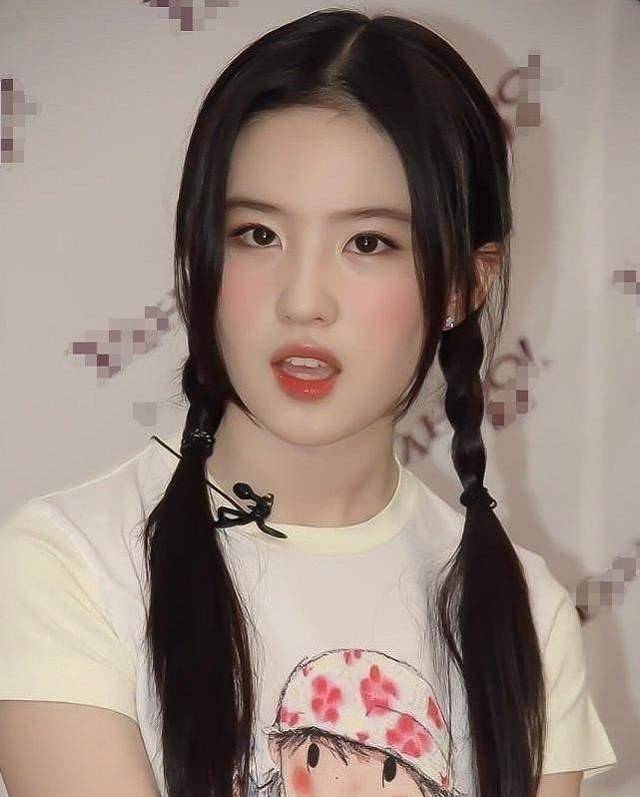 刘亦菲的18岁照片真的是非常好看,说明她的美貌是天生就有的.