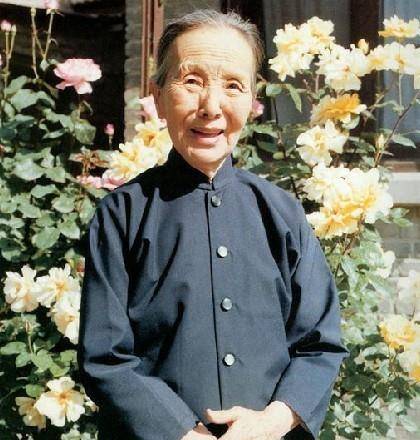 老年冰心晚年时,冰心公开否认了《我们太太的客厅》影射林徽因,称"