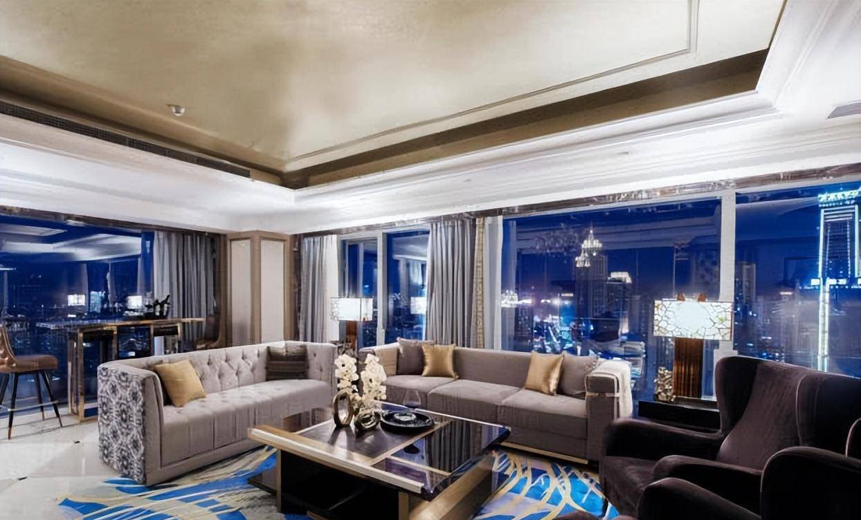 吴启华广东豪宅富丽堂皇似酒店,阳台外却一片荒芜,瞬间拉低档次_投资