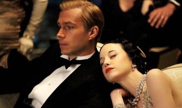 辛普森夫人:童年和母亲靠施舍活着,渴望改变命运,视为