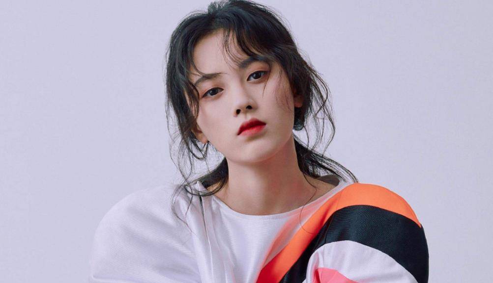 她的妈妈也是顺从了女儿的心愿,并决定帮助女儿,最终鞠婧祎也是凭借着