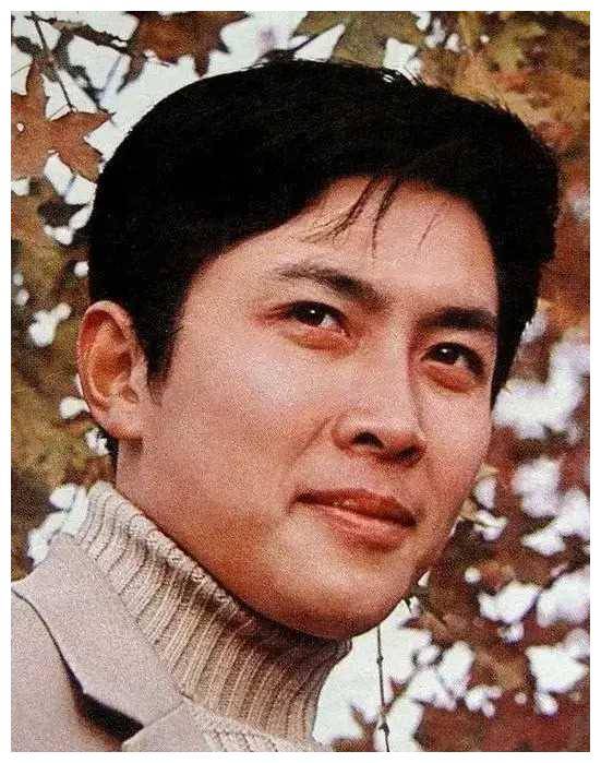 唐国强的故事告诉我们,年龄不是限制,只要有勇气和决心,就能实现自己