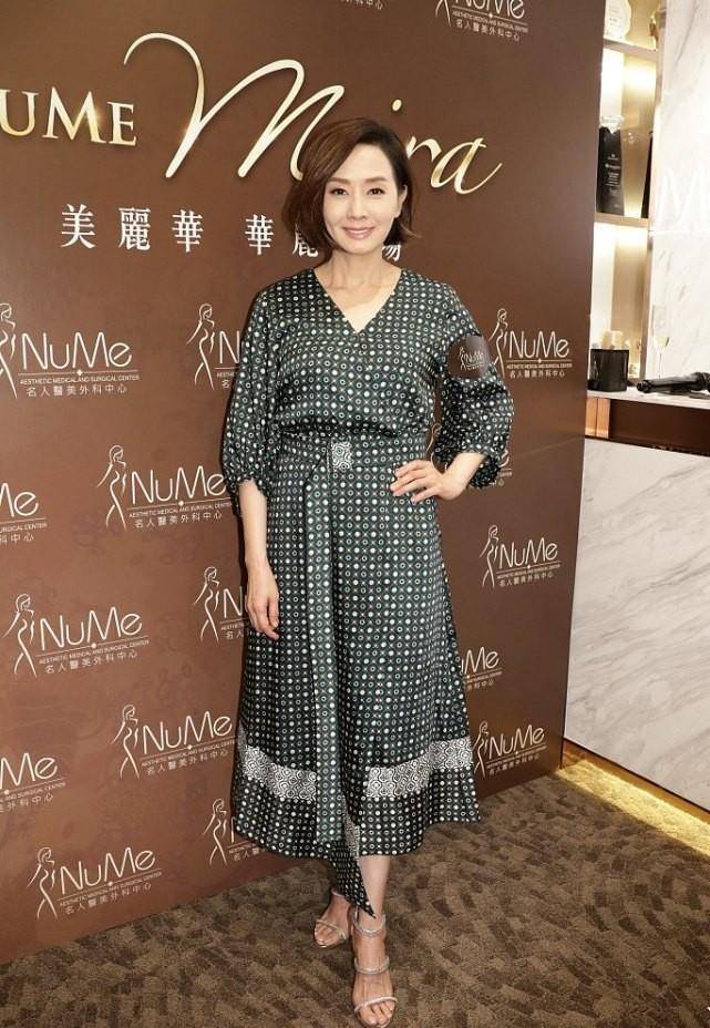 毛舜筠的精致感难以比拟,一袭黑裙高贵动人,老了也优雅_女性_黑色