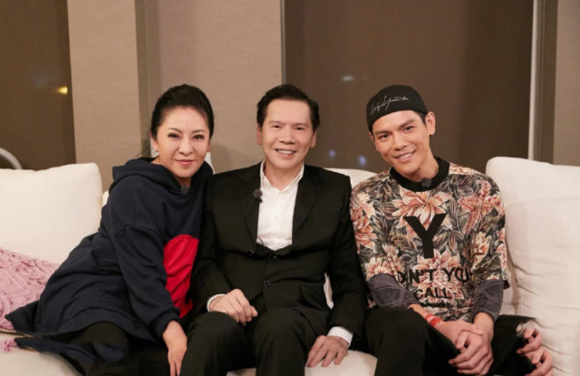 他是李连杰唯一徒弟,今35岁却坐拥半个娱乐圈,身价数十亿_向佐_父亲