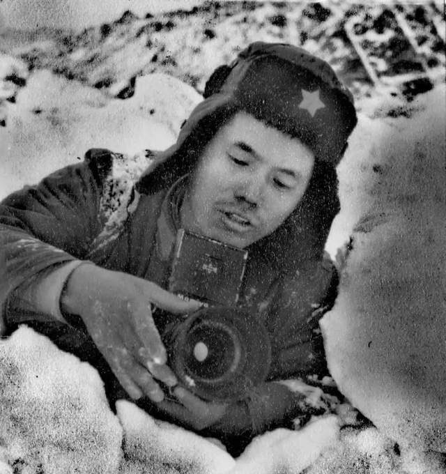 对越自卫反击战前线记者,真实战场拍摄,这组照片太珍贵了