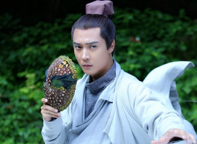 曹植这首诗写得很残酷,先描写少女的绝世容貌,随后便是美人迟暮_女子