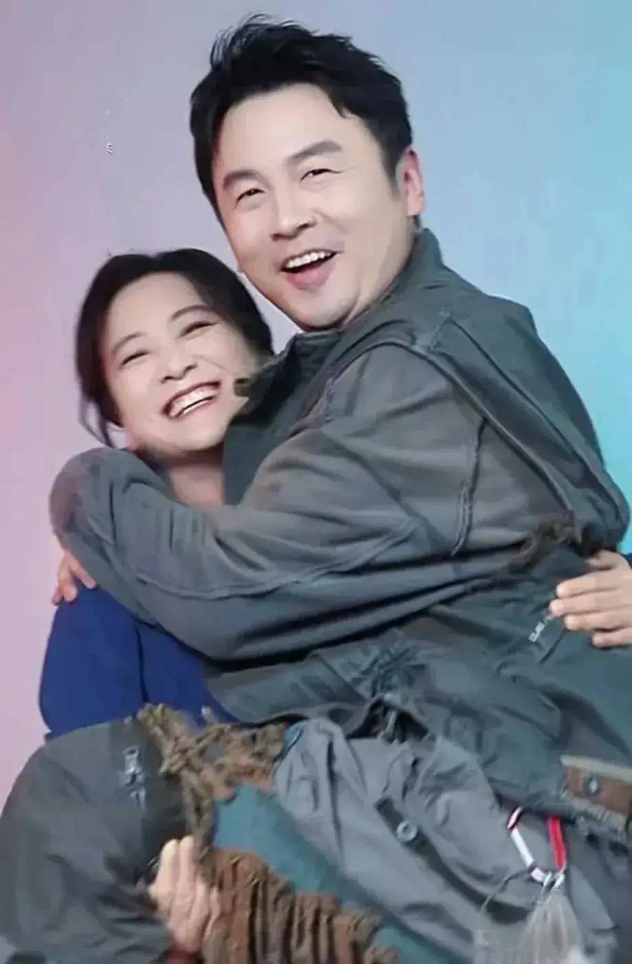 《热辣滚烫》中的亲情客串贾玲,雷佳音与爸爸的温暖瞬间