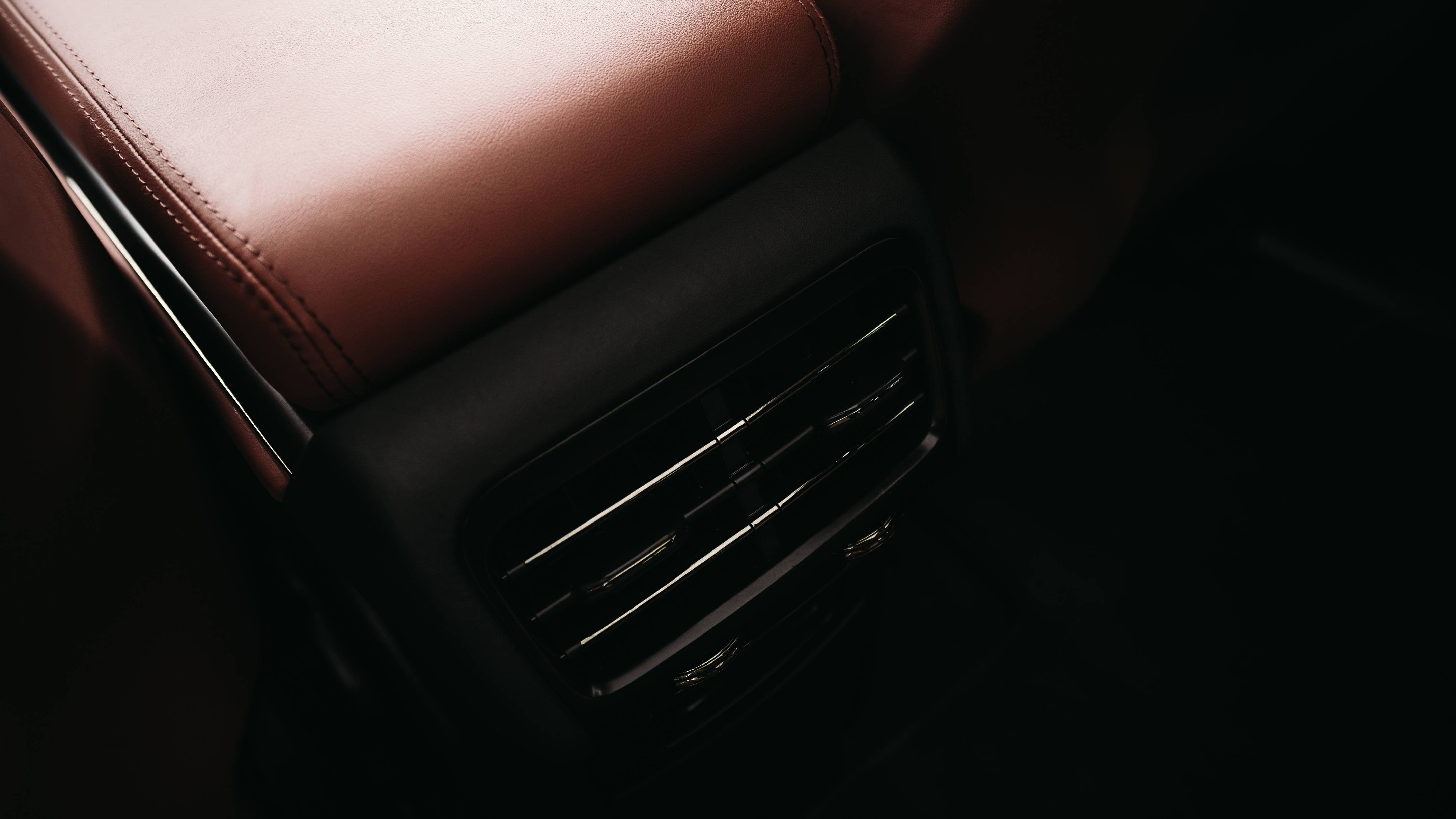 贯穿式空调,nomi,中控触控液晶屏,全液晶仪表盘,营造出强烈的科技感