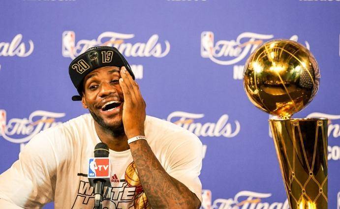 老詹:知道自己的生涯余额已不多,球迷:就在等布朗尼_king_hate_詹姆斯