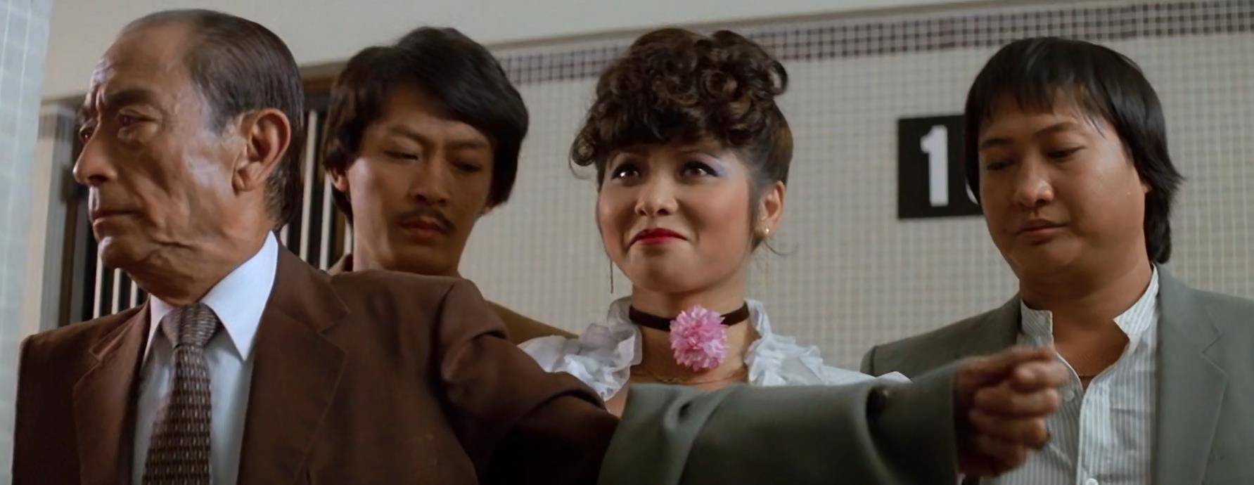 1982年,这部元彪妻子大胆出镜电影,改变了师兄弟三人命运_洪金宝_成龙