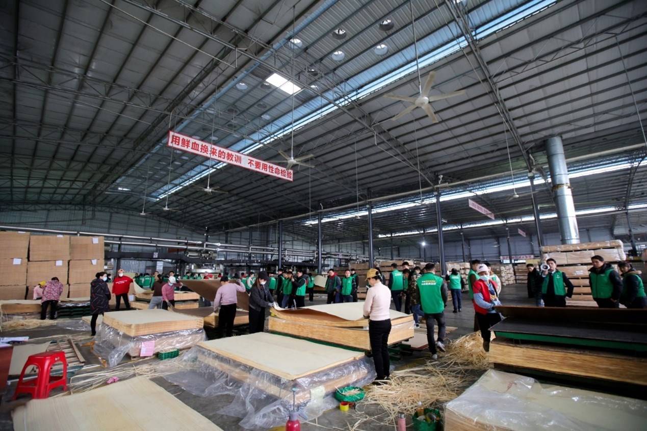 近距离观摩了板材的生产全过程,深切感受到冠美森源科技与生产相融合