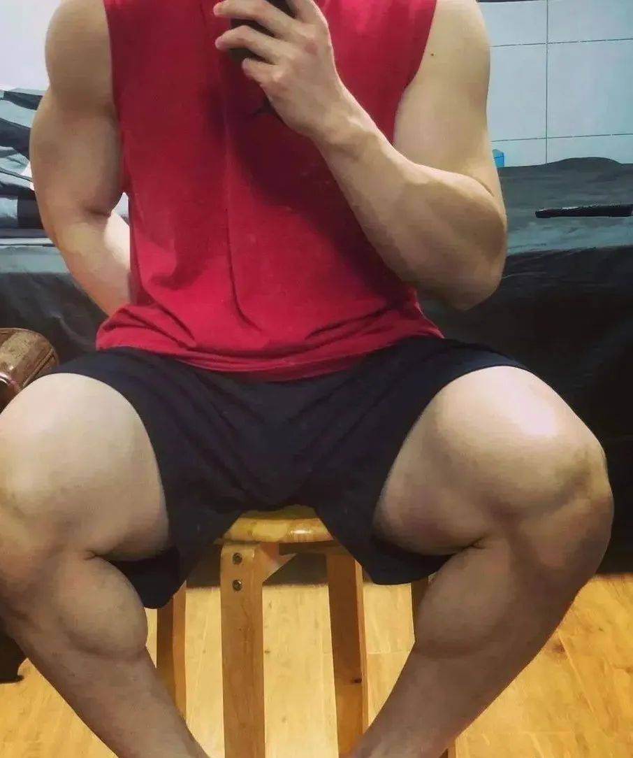 白皮牛奶肌小哥这大胸肌也太饱满了!灰裤子不得了!_健身_建议_上海