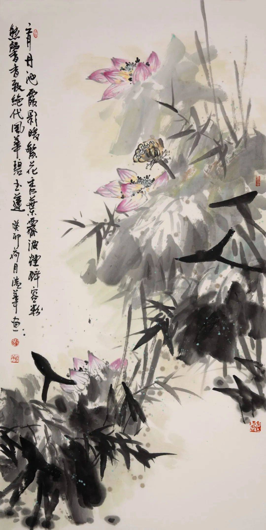 西风舞扇播馨远,东旭迎光涂色隆.丹碧大河呈俊秀,金霞繁蕾抹脂红.