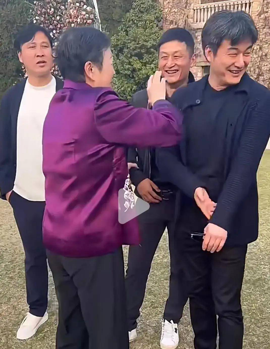 谢晖和妻子举行情人节婚礼,前妻佟晨洁闺蜜和范志毅林栋甫等参加_血统