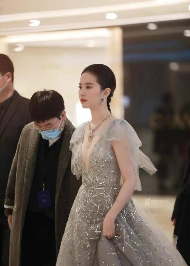 刘亦菲回国后气质大变!