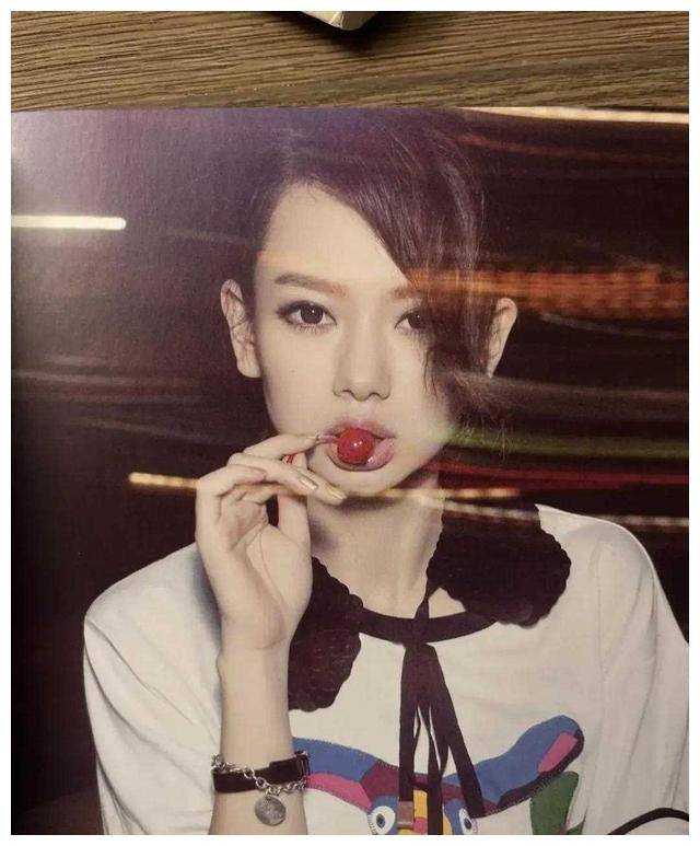 戚薇初出道那会儿美如仙女!,惊艳早期海报._才华_成功_梦想