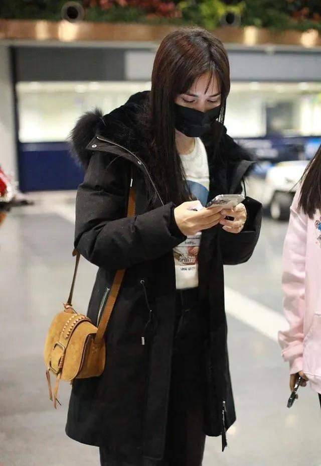 接回长发断层厉害似假头套,穿牛仔棉裤腿太粗短_短发_发型_羽绒服
