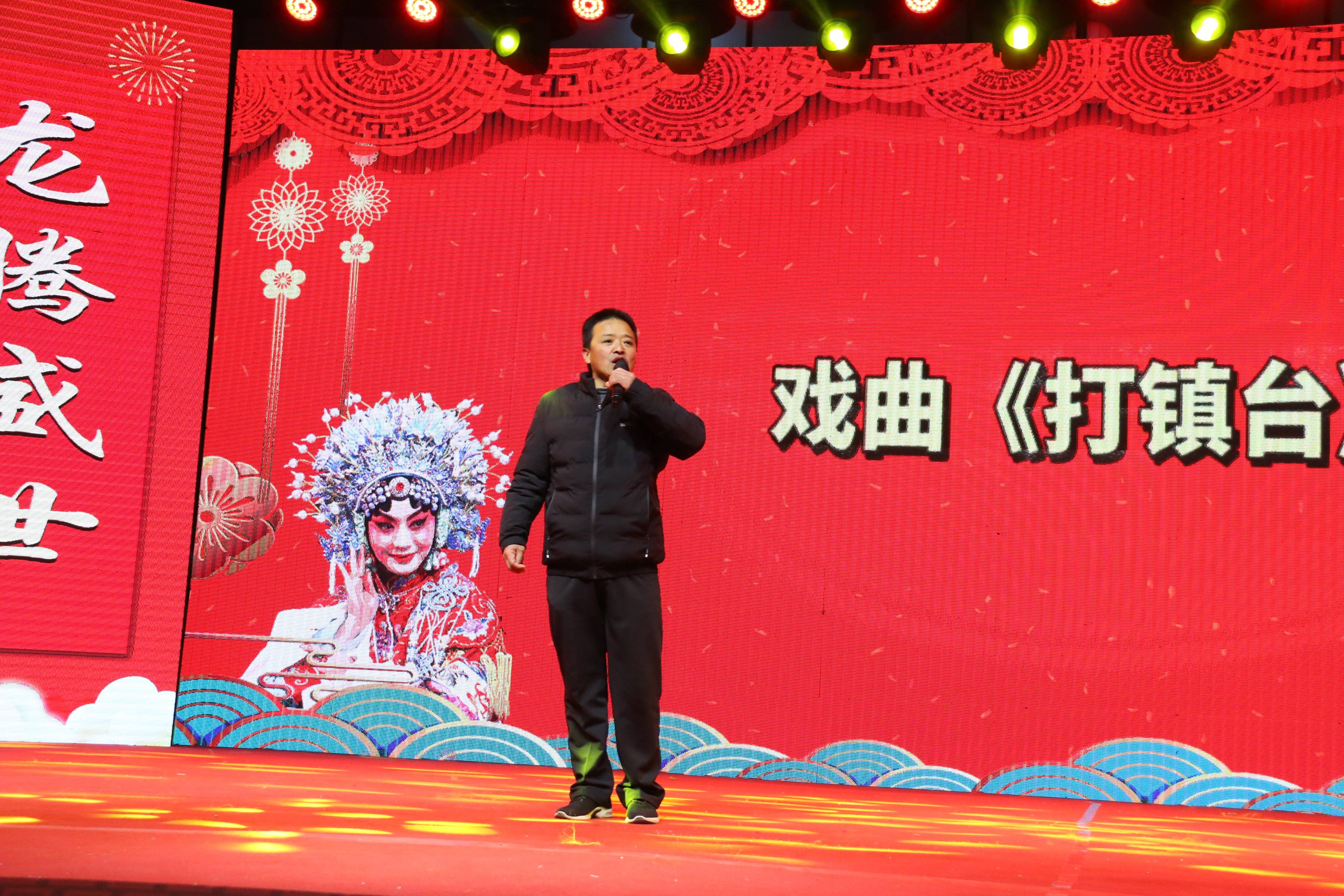 "峡口村妇女主任沈圆圆说.