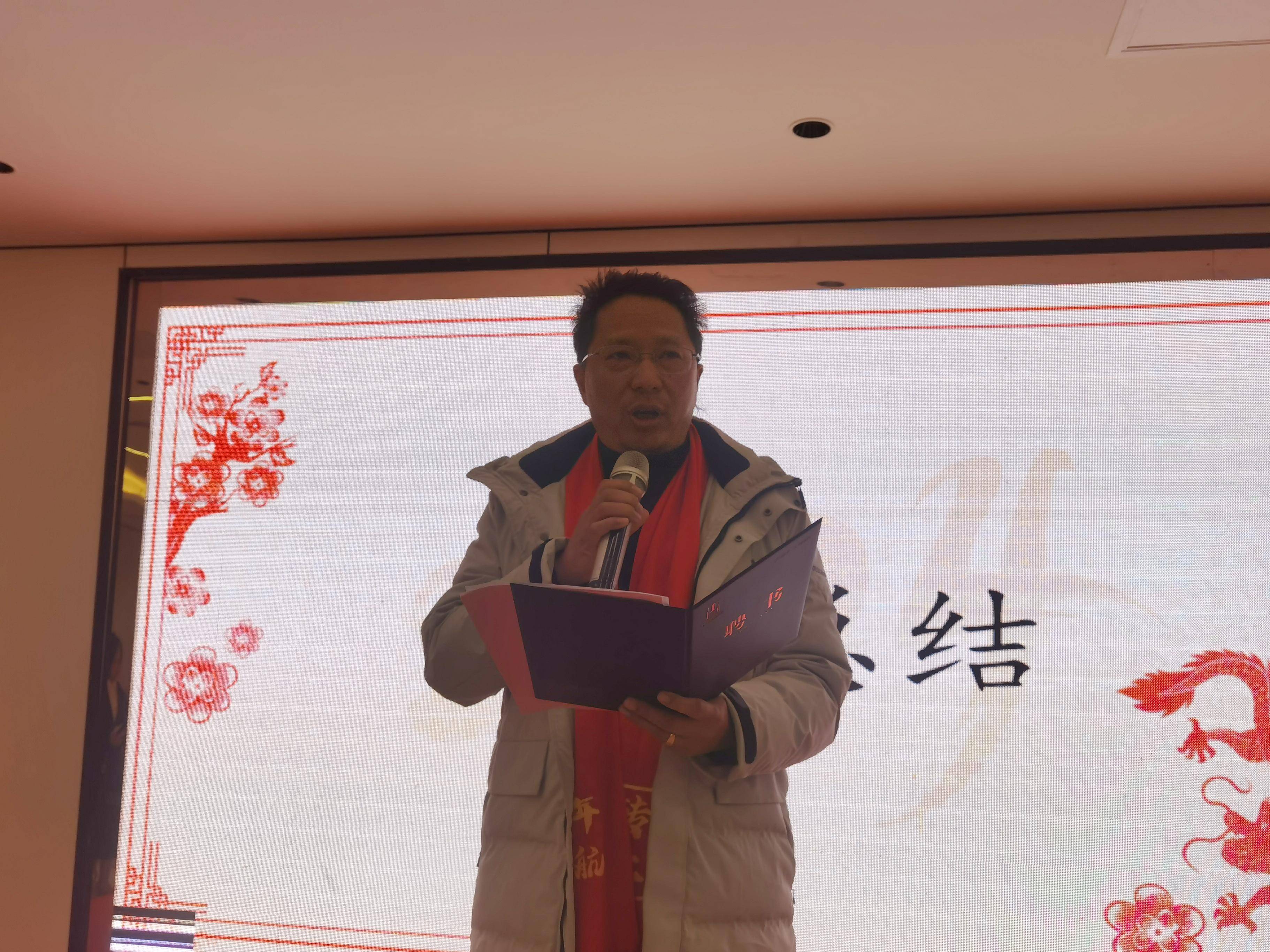 工作进行了全面总结,并表示画院将会为艺术家们的发展搭建更好的平台