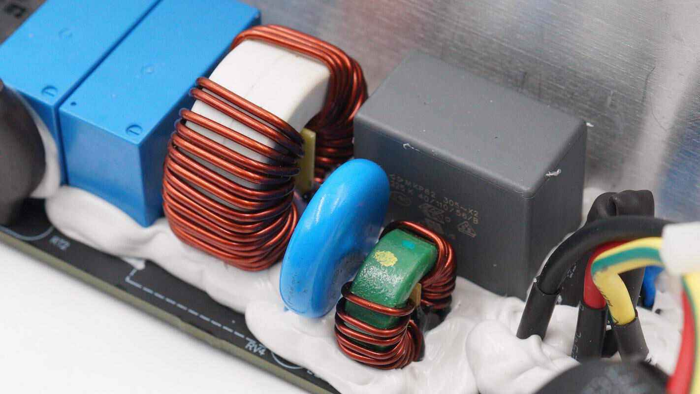 大疆旗下首款户外电源power 1000内部做工拆解揭晓_产品_接口_充电