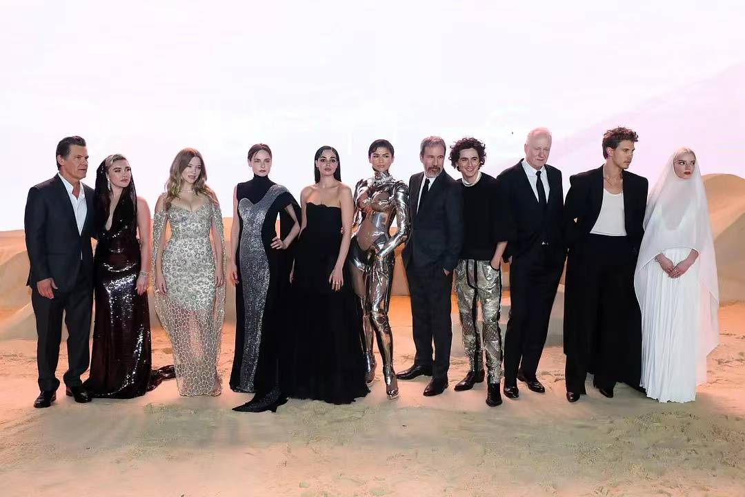 《沙丘2》好评如潮,首映礼美神降临,赞达亚机械姬造型