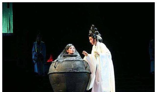 张嫣皇后:11岁嫁给舅舅,婚后29年没怀孕,死后净身时