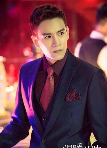 肖央本人十分有才华,不光是在演艺界有许多作品,票房口碑双收,在音乐