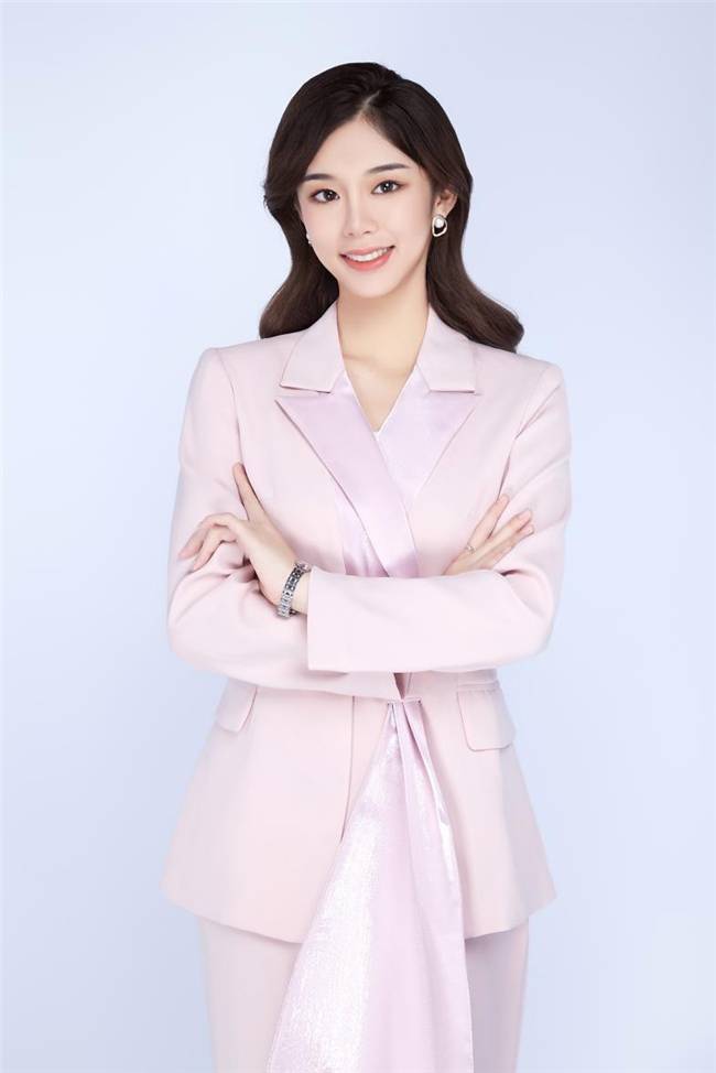 高度近视美女主持在南宁普瑞眼科医院成功摘镜_柠嘉_手术_生活