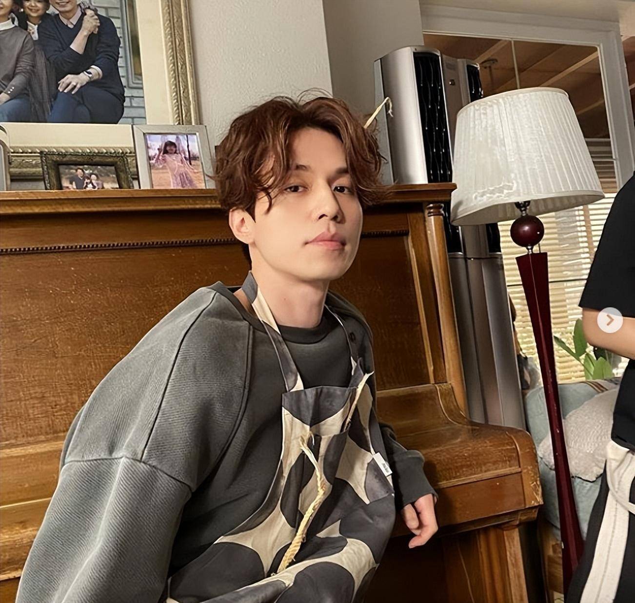 拥有牛奶一样白的肤色,不老男神李栋旭,女生看了都羡慕