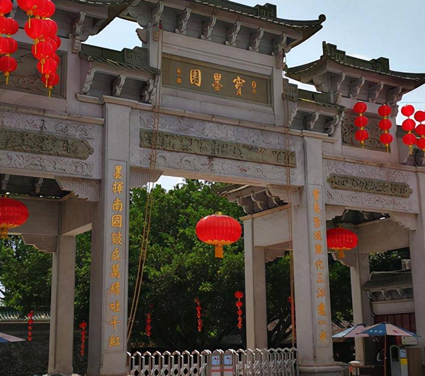 有文物博主专门去宝墨园实地探访,录制视频,结果被里面堆积如山的藏品