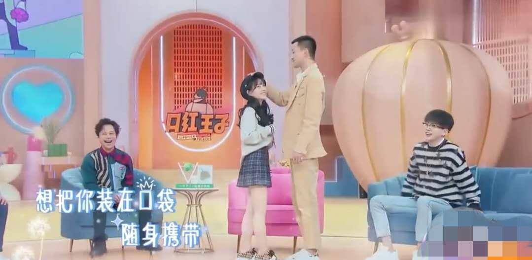 扮超人,身材平平脚还不小,近照眼睫毛都变成苍蝇腿了_照片_身高_时候