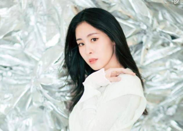 不过观众吃张碧晨最大的瓜,还是她与华晨宇的,两人居然在一起过,最