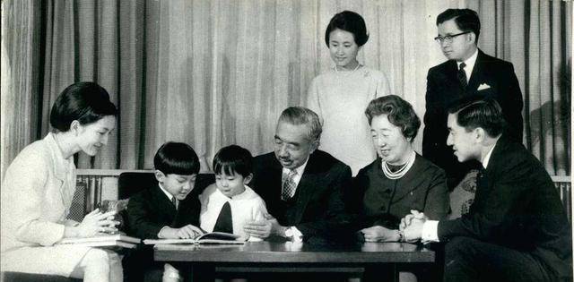 却拒绝和天皇合葬,并说:和他没有爱情_皇太子_皇室_明仁