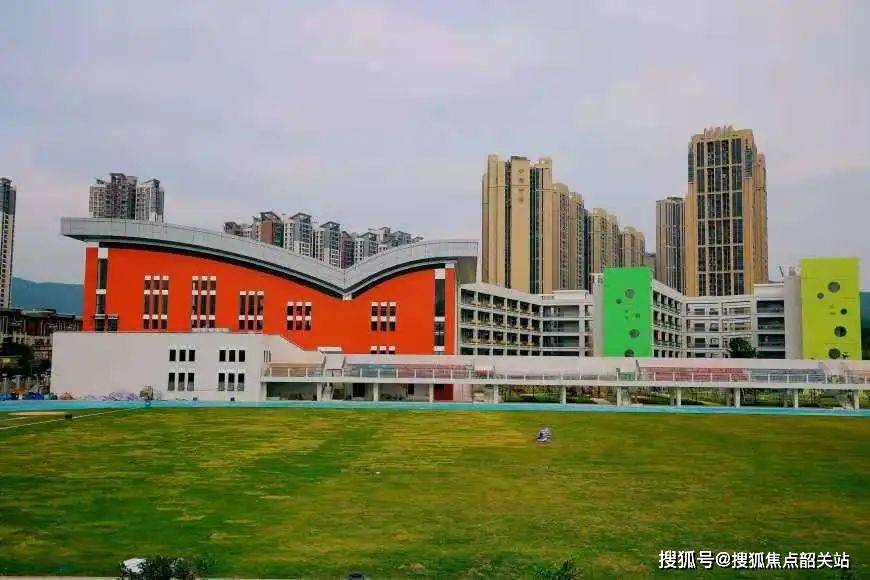 玉泉小学实景图公立玉岩中学:(距项目约2km)广东省示范性普通高中共 