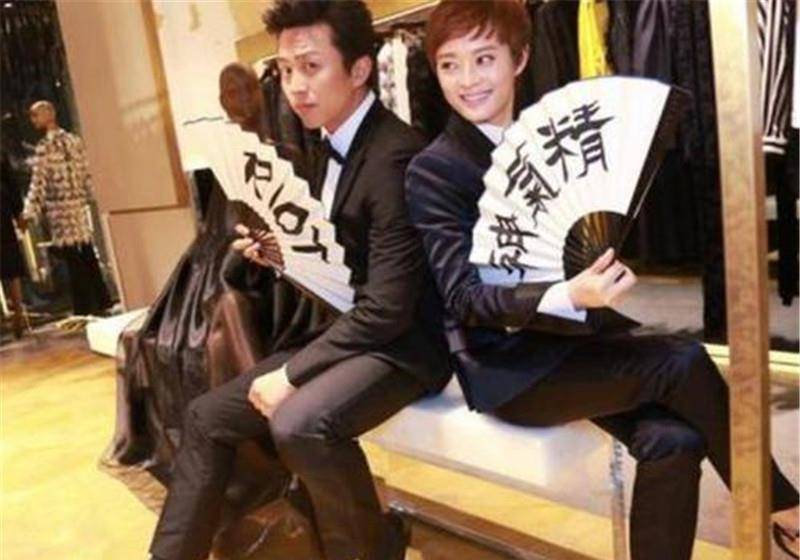 邓超42岁了,鹿晗陈赫为其送上祝福,与孙俪结婚12周年依旧甜蜜.