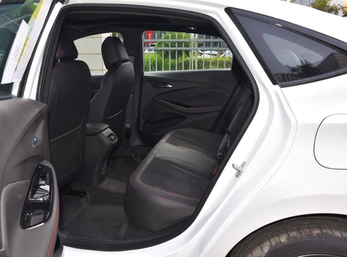 解读别克威朗,全系1.5t发动机带6安全气囊,哪款值得买?