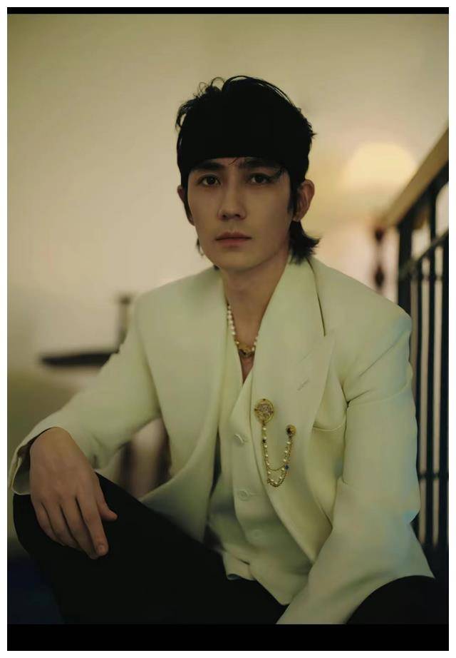 朱一龙拍戏频频受伤,演员生活不那么轻松._龙的_印象_傅红雪