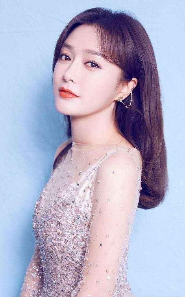 44岁秦岚和小9岁魏大勋的手挽手回家,他们能修成正果吗_社会_作品