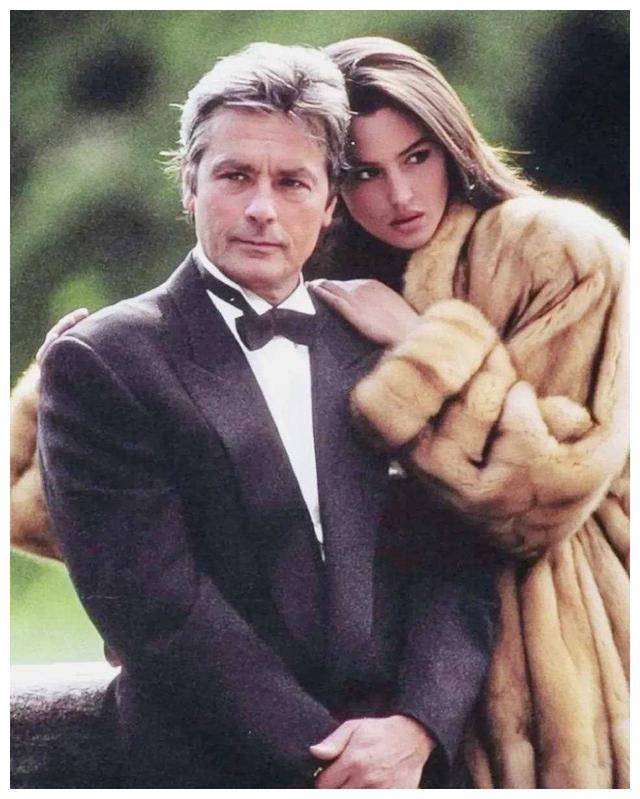 阿兰德龙和莫妮卡贝鲁奇为广告合影,传递温暖!_故事_传奇_人生