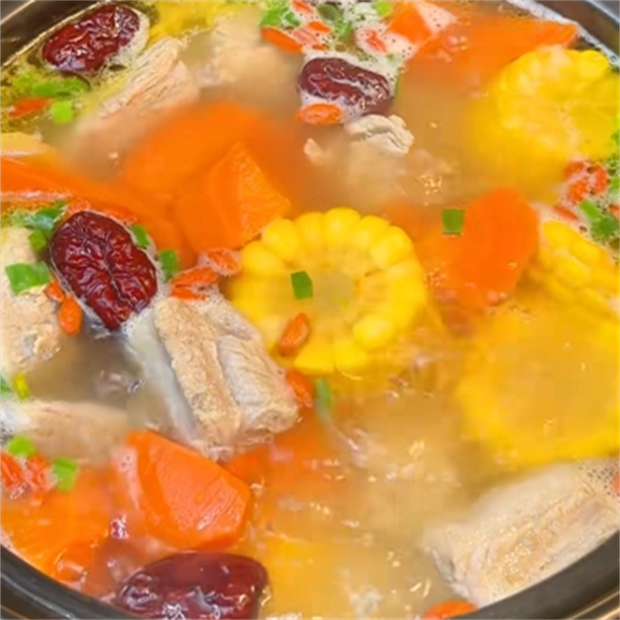解锁客家风味的玉米排骨汤制作秘籍_胡萝卜_汤更_美味