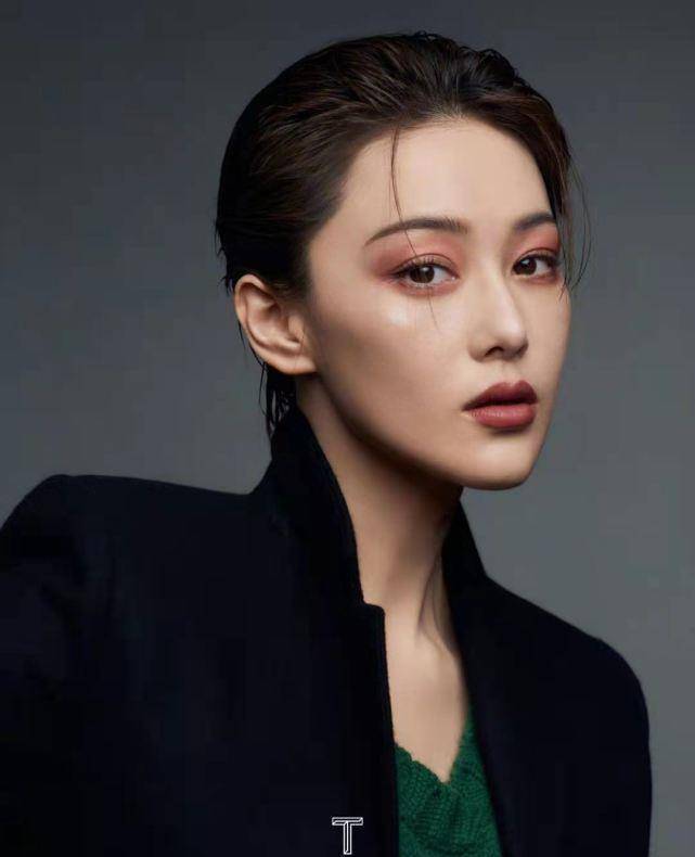 张馨予晒《浪姐2》练舞伤痕,膝盖青紫一片像调色盘,看着都疼_受伤