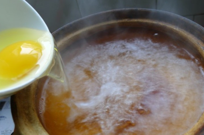 煮荷包蛋,不要水开再下锅,掌握这3点,荷包蛋不散花,又香又嫩