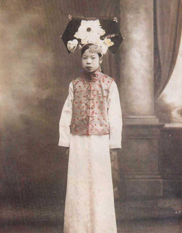 文绣好歹是皇妃,吃穿不愁生活安定,为何一定要和溥仪