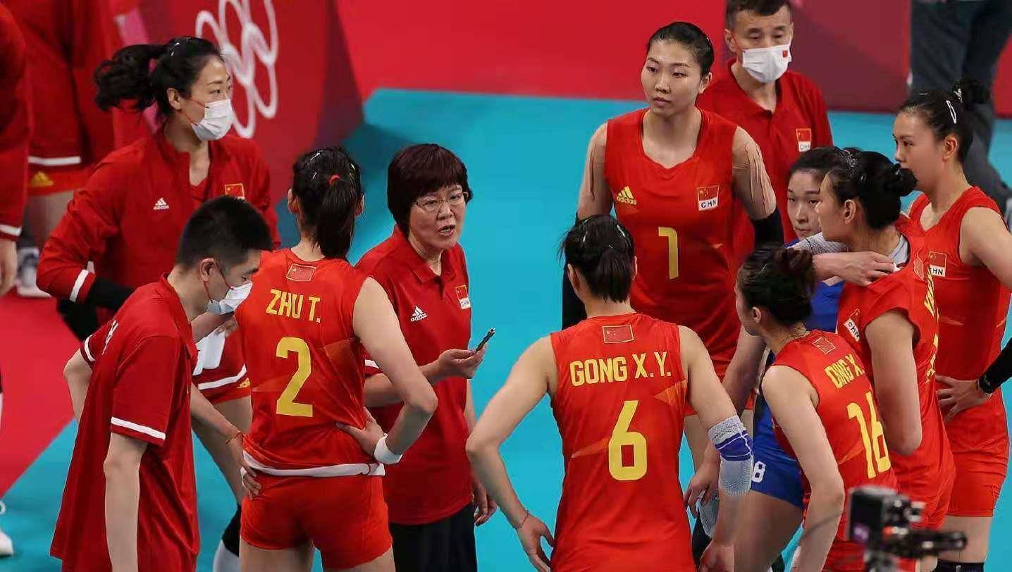 中国女排首战失利,王梦洁全程状态不佳,郎平教练脸色难看_朱婷_比赛