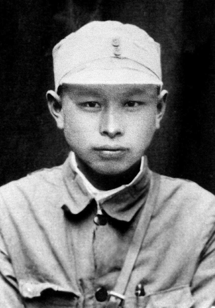 5万对30万,刘伯承问谁打头阵,众将沉默,王近山突然站起:我去_白崇禧