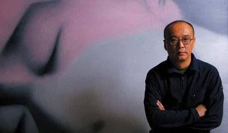 他是周春芽哥们,一幅全家福卖9420万,却被嘲讽"挂墙上能镇鬼"_张晓刚