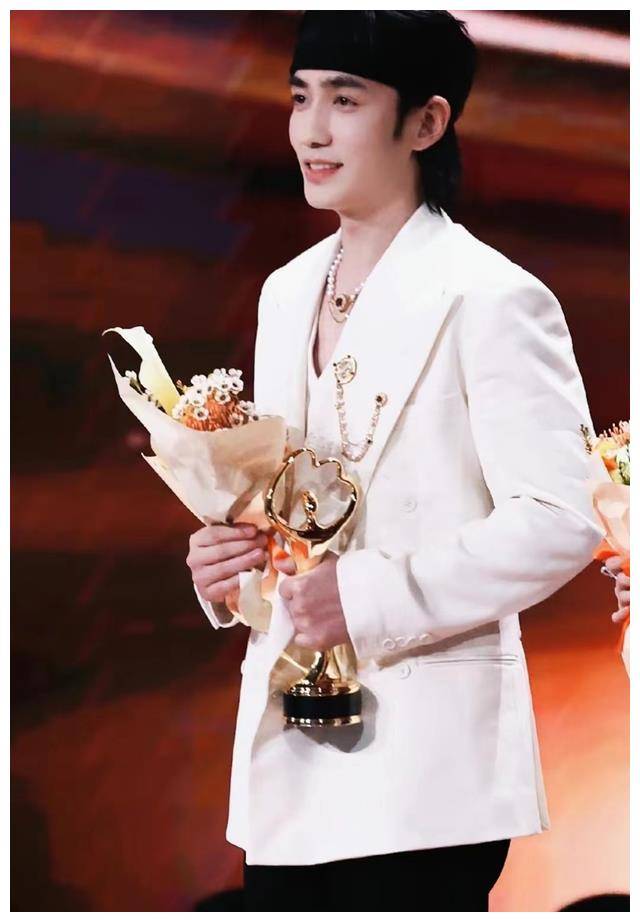 朱一龙拍戏频频受伤,演员生活不那么轻松.