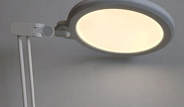 孩子看书用白光还是暖白光好呢?专业实测五大口碑护眼台灯