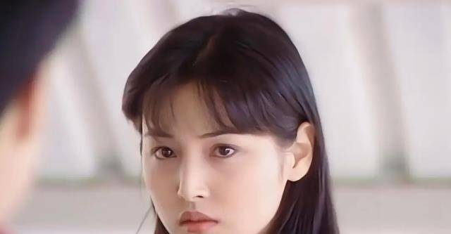 张艳张燕女士是20世纪80,90年代的舞蹈明星,凭借美丽的面容和出色的