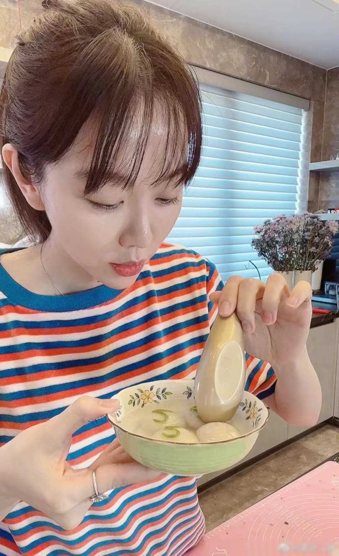 姜妍综艺节目做饭图片